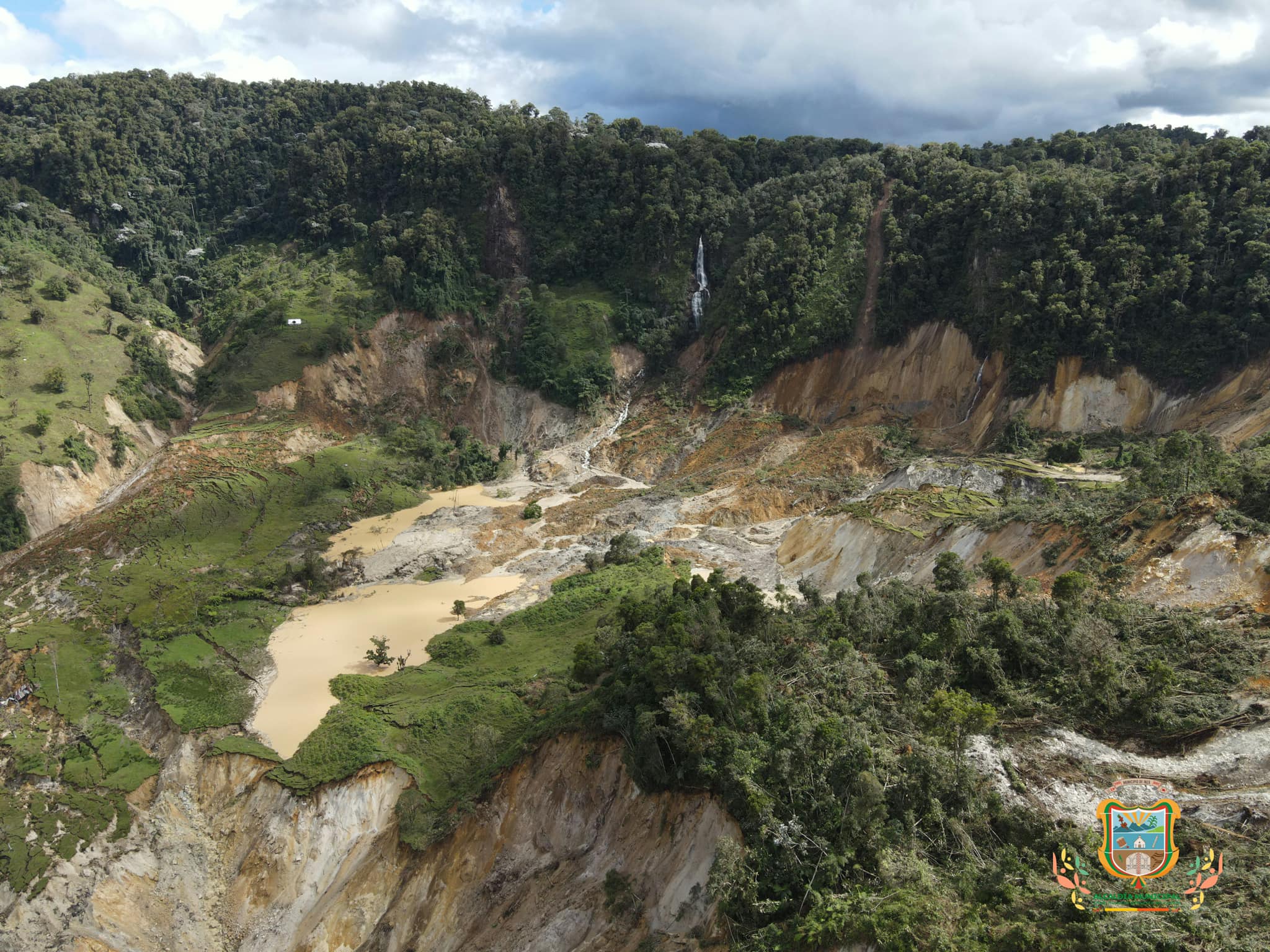 Esto debe dar un giro inteligente y empezar a aprovechar el invierno para construir nuevas carreteras y no para despilfarrar dinero, en el Cauca