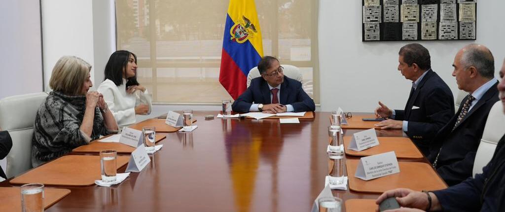 De incoherente me tildarán quienes se preguntan por qué con Santos no y con Petro sí. Porque Santos nos traicionó a sus electores esa es la diferencia