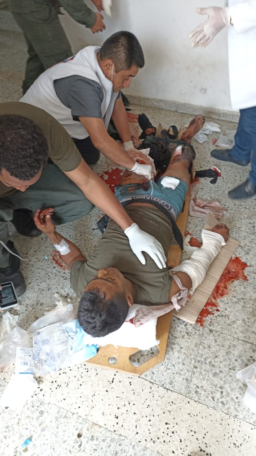 PATRULLERO ESPERO  TRES HORAS DE AYUDA, PERDIO TANTA SANGRE QUE A SU MUERTE LO LLEVO