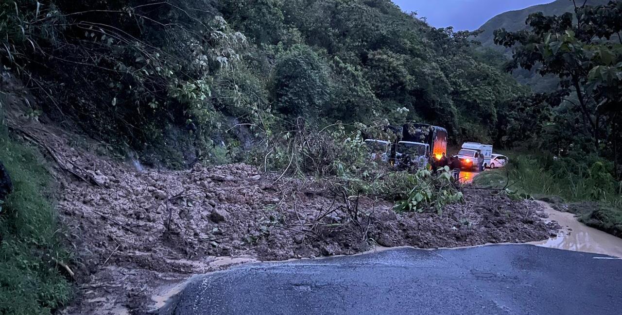 Sigue complicada la movilidad hacia el sur del país por el derrumbe ,  Via Alterna Cerrada totalmente este fin de Semana