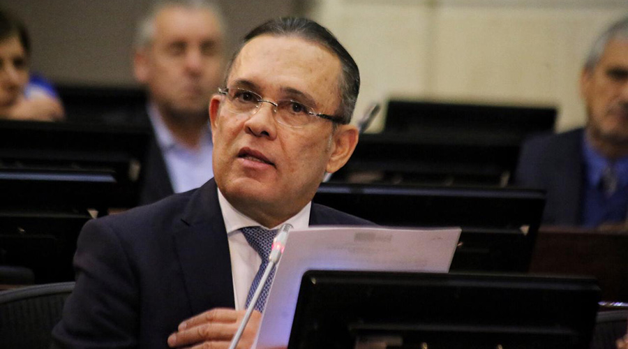 la línea rebelde, que alcanzó mayorías en el interior del conservatismo, se impusieron y, con Estatutos en mano, lograron imponer a Efraín Cepeda el cual  asume dirección de la colectividad