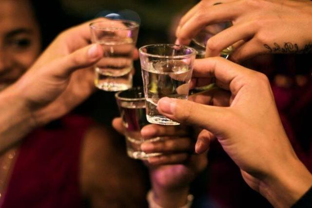 Entregan el Monopolio del “Aguardiente Caucano” para Financiar Campañas Electorales