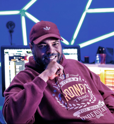 EL CHOMBO PRESENTA SU NUEVO LANZAMIENTO MUSICAL “ME VALE VERGA” JUNTO A EL TUOX Y MOZART LA PARA