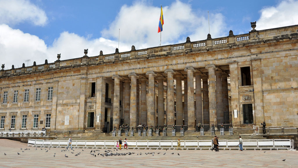 Nada nuevo en esta discusión en la sesiones el Congreso de la república en  Marzo , excusas para que el poder siga en la misma manos donde la herede más fácil algunas familias en las regiones.