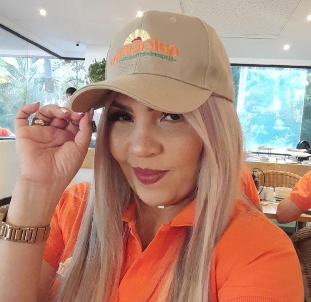 Grupo Italcol con Su empresa Avicampo premió a sus mejores asesores comerciales  a nivel Nacional , Sandra Calderón Núñez que labora en Popayán recibe reconocimiento donde destaca su labor en la Ciudad Blanca  