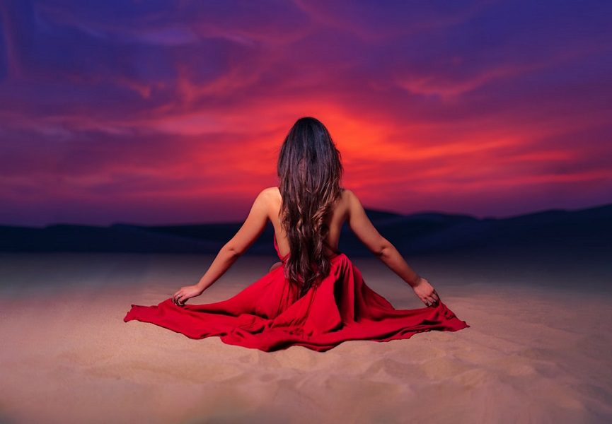 Más allá de la estética de la moda, el color rojo está lleno de emociones, mitos y simbolismo; es el color que nos asienta y nos da gran fortaleza de alma y cuerpo