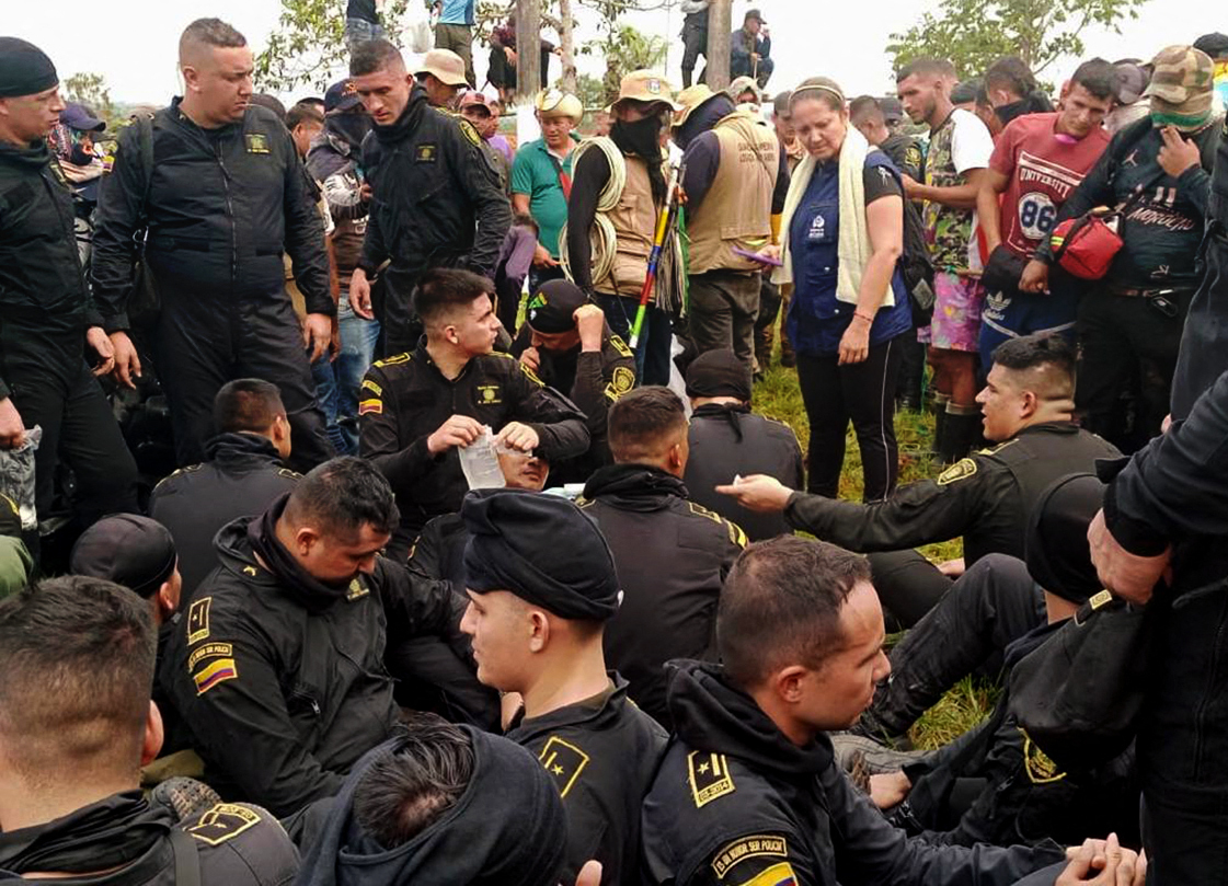 Le clavó su demanda penal a la cúpula de la policía Congresista santandereano Oscar Villamizar