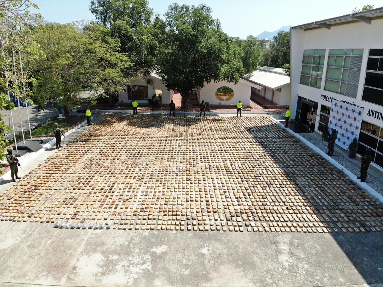 Incautadas más de 2.5 toneladas de marihuana en vía principal del departamento de la Guajira.