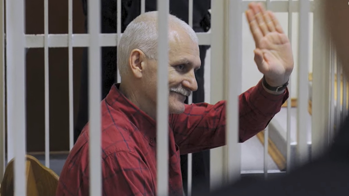 Premio Nobel de Paz le dan  10 años de prisión