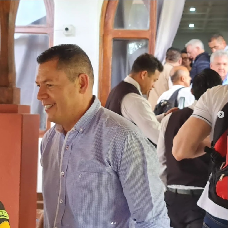 Los Judas de hoy por conseguir apoyo de Centro Democrático y los Votos son capaces de negar que son hijos del Petrismo , así lo dejo Claro Concejal Campiño del Partido Liberal el pupilo de Luis Fernando Velasco