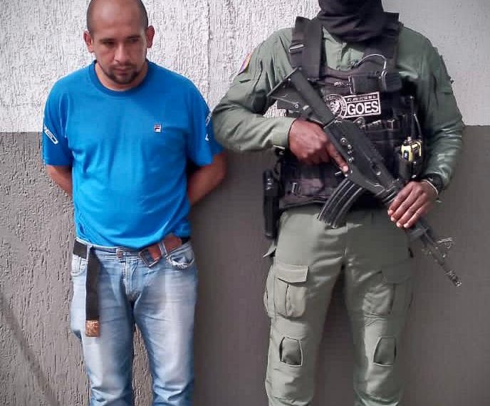 Un hombre fue capturado por la policia violando una detención domiciliaria por hurto.