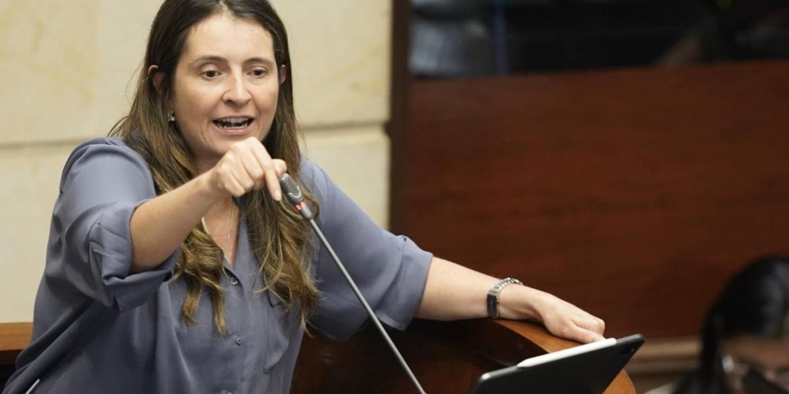 Será Paloma Valencia precandidata presidencial por el uribismo en 2026