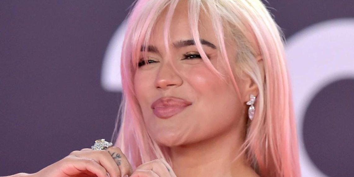 La cantante Karol G se estrenó como actriz en la miniserie ‘Griselda’ actuando al lado de Sofía Vergara.