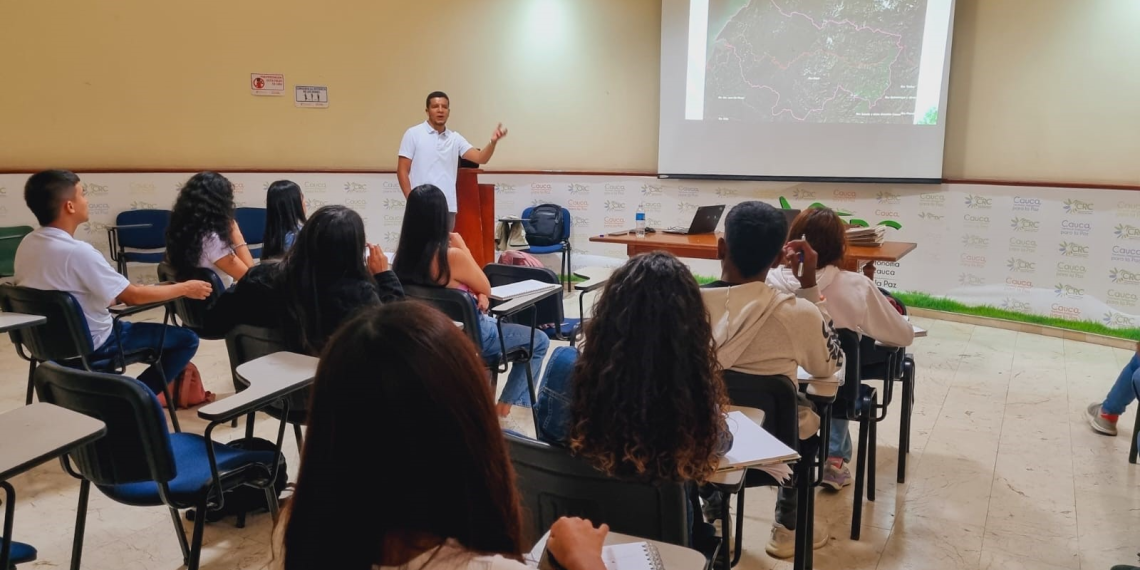 CRC CAPACITÓ A ESTUDIANTES DE INGENIERÍA FORESTAL DE LA UNIVERSIDAD DEL CAUCA