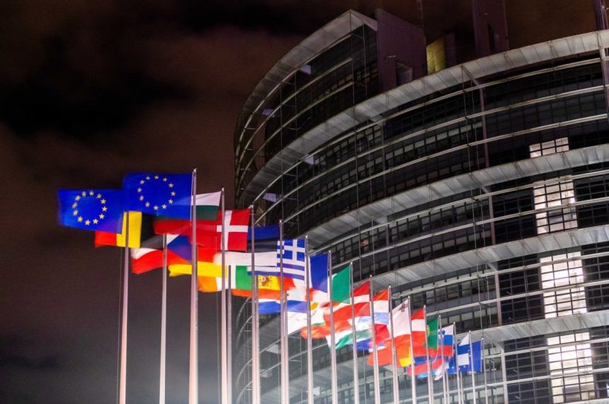 De Proyecto Emblemático a Problema Político: “El Pacto Verde”