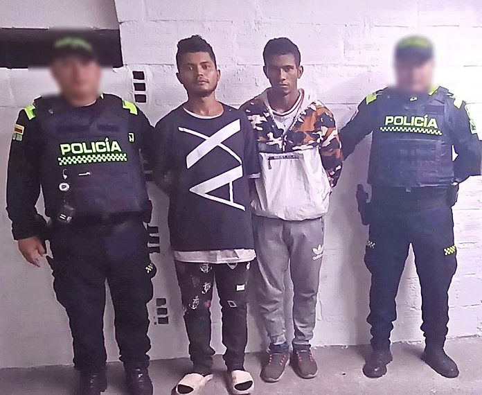 Dos ciudadanos de nacionalidad extranjera fueron capturados tras agredir a conductor de camión de carga.