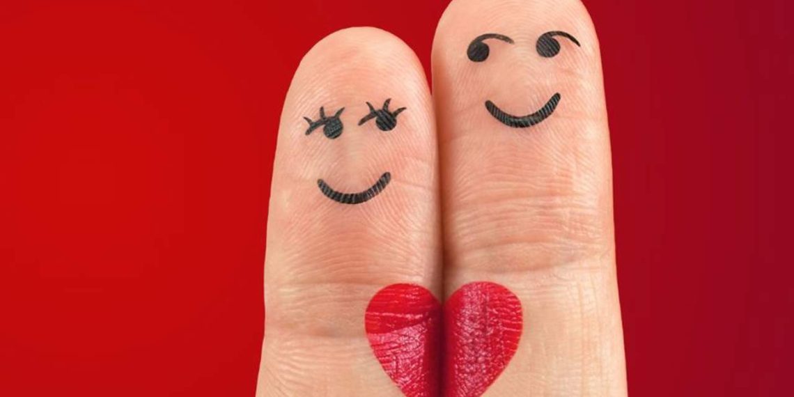 «La paradoja del amor es, ser uno mismo sin dejar de ser dos«