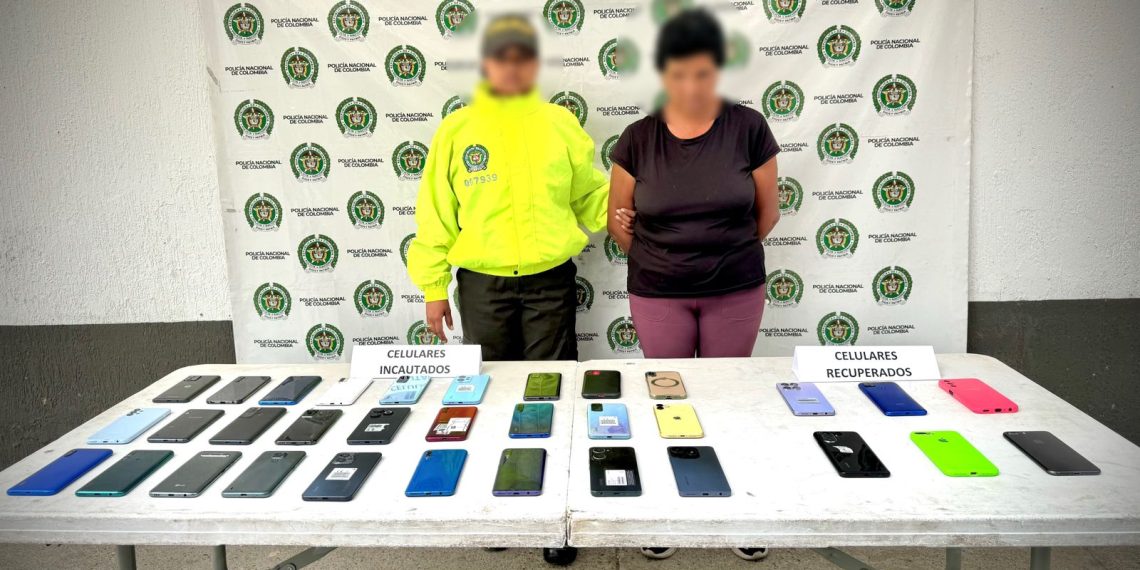 Policía Nacional logra la recuperación de celulares hurtados y la captura de una mujer por delito de receptación en Popayán.