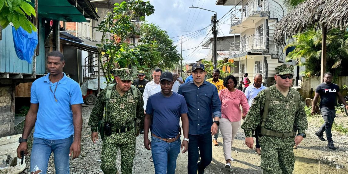 Gobernador del Cauca lidera acciones de apoyo y reconstrucción en Timbiquí