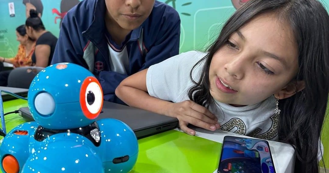 Gobernación del Cauca fortalece la educación con la entrega de kits tecnológicos en Timbío