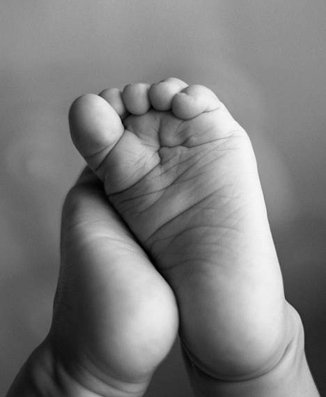 Un recién nacido fue hallado muerto en una bolsa en Santa Fe de Antioquia, Colombia, causando conmoción.