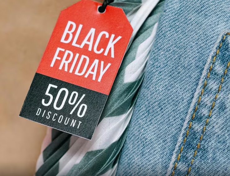 Los Colombianos Esperan el Black Friday para Encontrar los Regalos, la Ropa y los Juguetes para Regalar en Navidad.