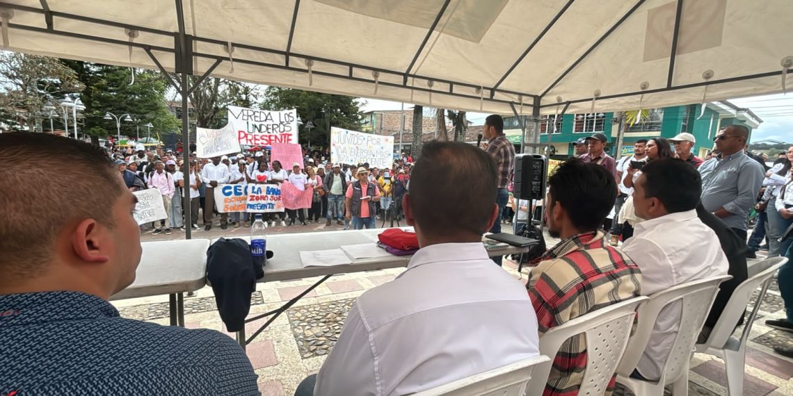 DIÁLOGOS ENTRE ALCALDÍA, COMUNIDAD Y CEO, MEJORAN EL SERVICIO DE ENERGÍA ELÉCTRICA DE MANERA OPORTUNA EN EL MUNICIPIO DE EL TAMBO