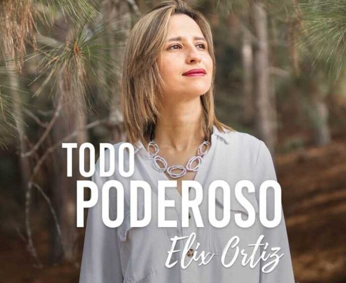 Elix Ortiz: música bajista, soñadora y creyente; con los pies bien puestos sobre un balón