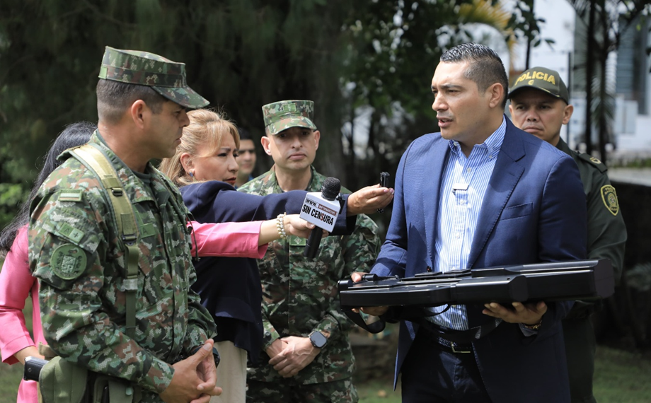 Gobernador entrega inhibidores de drones y presenta informe de seguridad del Departamento del Cauca en el 2024
