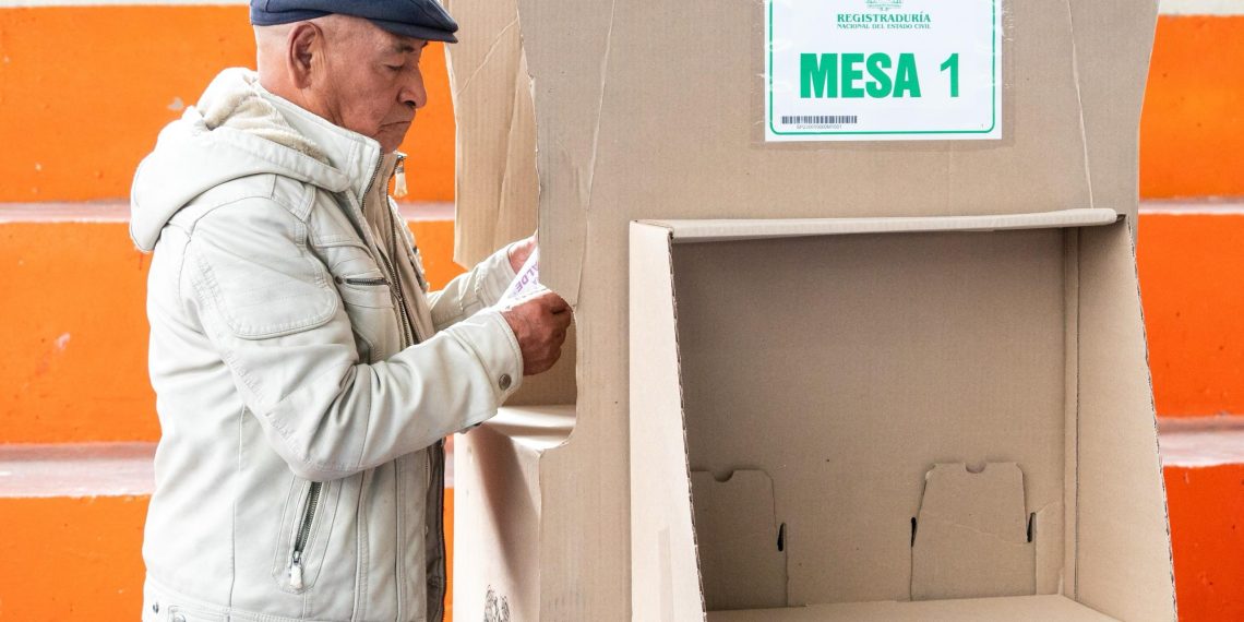 Grande es Aquel Capaz de Brillar sin Apagar la Luz de los Demás así tenga el Poder Siempre brillara .