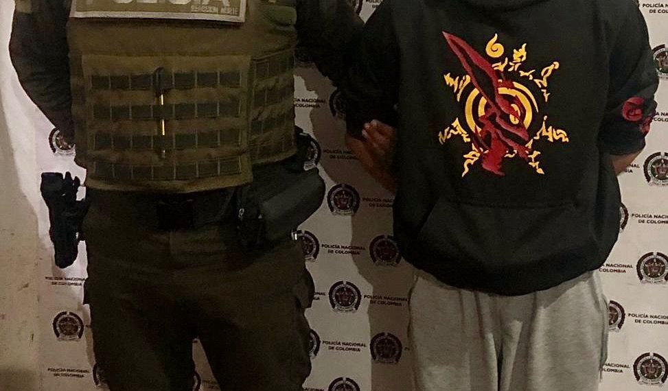 Procedimiento de control policial termina con captura por falsedad documental.