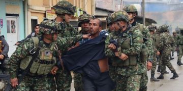 La retención de 57 militares en el Cañón del Micay por un grupo armado refleja un uso vil de civiles y exige un rechazo contundente por parte del gobierno y la sociedad