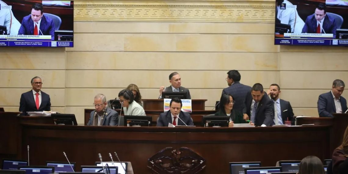 La Polemica Reforma Laboral fue Aprobada por el Senado, Destacándose Cambios en el Contrato de Aprendizaje