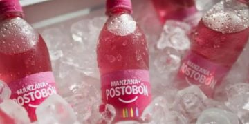 Postobón fue sancionada por la Superintendencia de Industria y Comercio tras detectarse que sus botellas de Gaseosa Colombiana de 350 ml contenían menos producto del anunciado, afectando a los consumidores