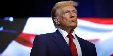 El presidente de Estados Unidos, Trump amenazó a Rusia con aranceles si no hay acuerdo de Paz