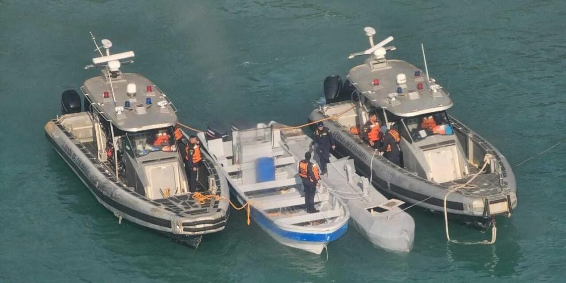 La Armada Colombiana interceptó un narcosubmarino teledirigido en el Caribe, cerca de Tayrona.