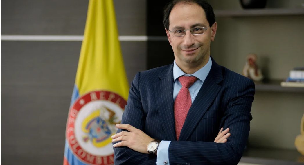 José Manuel Restrepo, exministro de Hacienda, critica la reforma pensional aprobada, que describe como insostenible