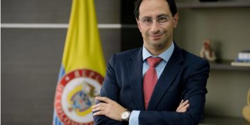 José Manuel Restrepo, exministro de Hacienda, critica la reforma pensional aprobada, que describe como insostenible