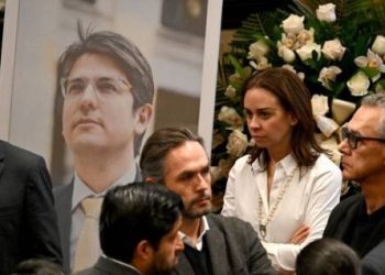 *El dolor de una nación en un gesto*