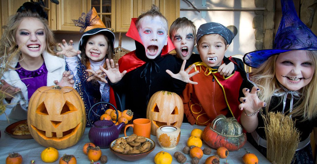 La Máscara de Halloween: Un Viaje del Fuego Sagrado al Plástico Brillante