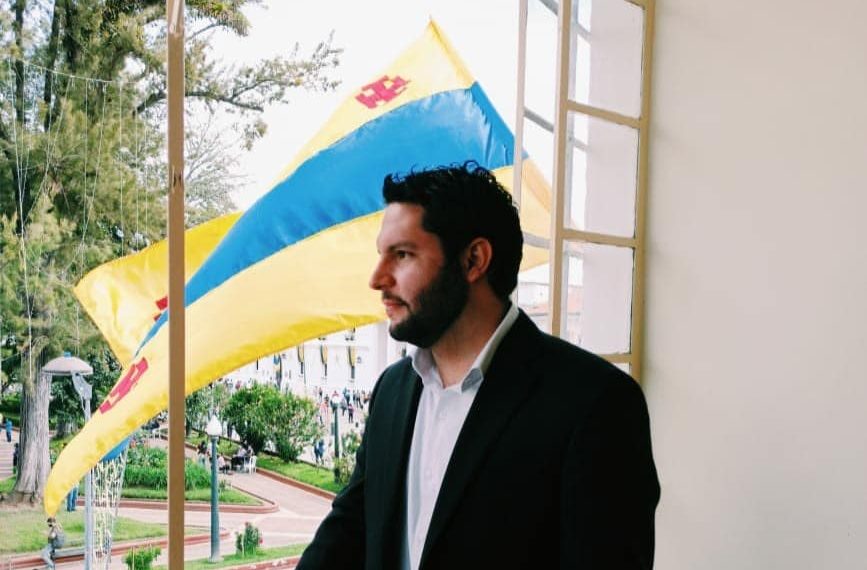 *La Inteligencia Artificial de la Tradición y el Futuro del Conservatismo Caucano*