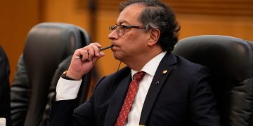 *Petro y la Sombra de la Corrupción: Una Tormenta Perfecta*