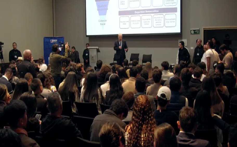 Por una Colombia de Mayorías: Respeto, Servicio y Principios Innegociables