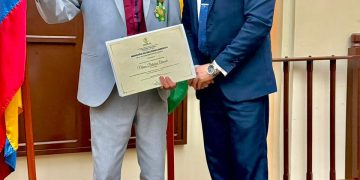 *Nelson Palechor: El Médico del Pueblo y su Receta para la Patria*