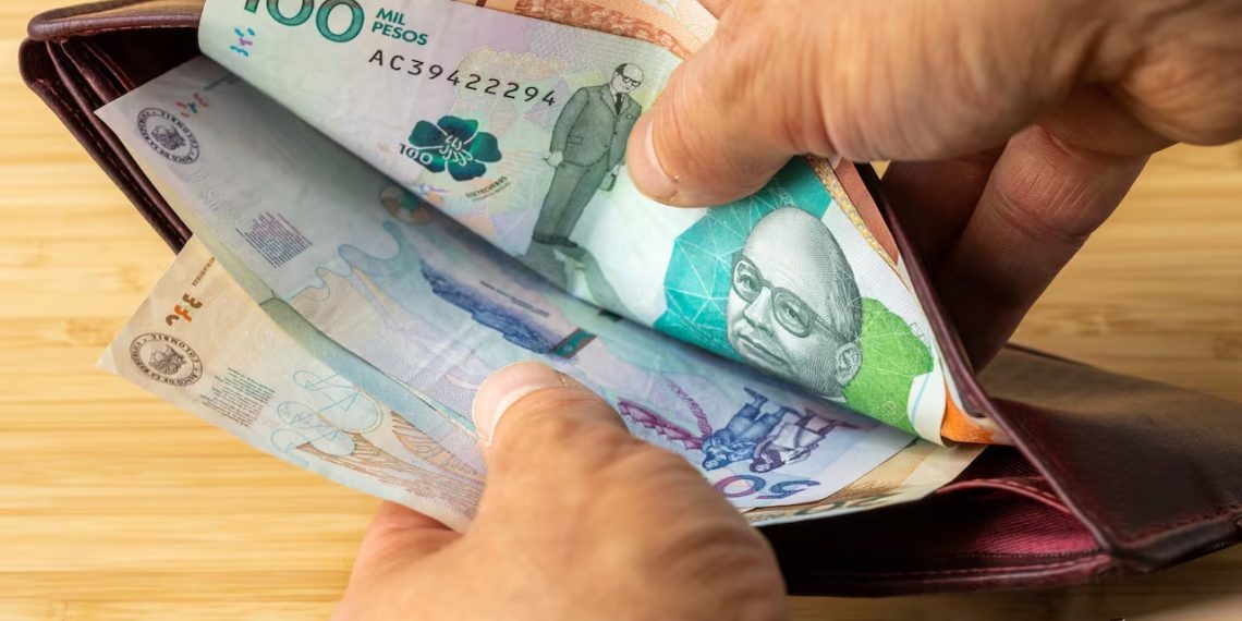 La Prima en el Bolsillo Roto: ¿Por qué nos duele el bolsillo cada enero?