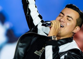 El eco de una premonición: Cuando el destino alcanza a la voz