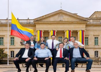 El Espejo del Ego: ¿Unión por Patria o por Protocolo?