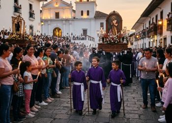 *El Sagrado Retorno: Cuando la Infancia se Viste de Túnica y Paso*
