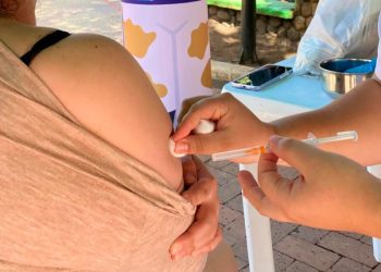 Vacunarse: El pasaporte que no admite olvidos