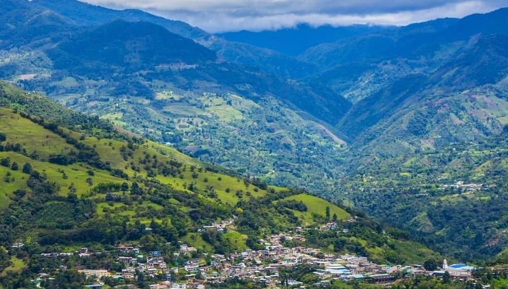 Semillas de Autonomía: Inzá y el Reto de Volver a la Tierra